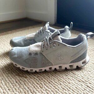 On Cloud 5 Sneakers Size 7